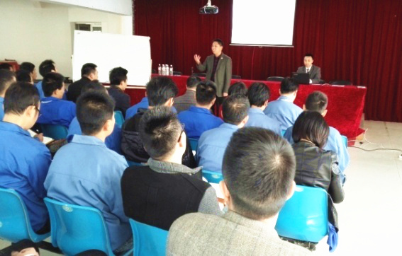 大红鹰dhy集团金涛老师为松田公司管理者做《快速提升业绩的六大管理系统》的培训